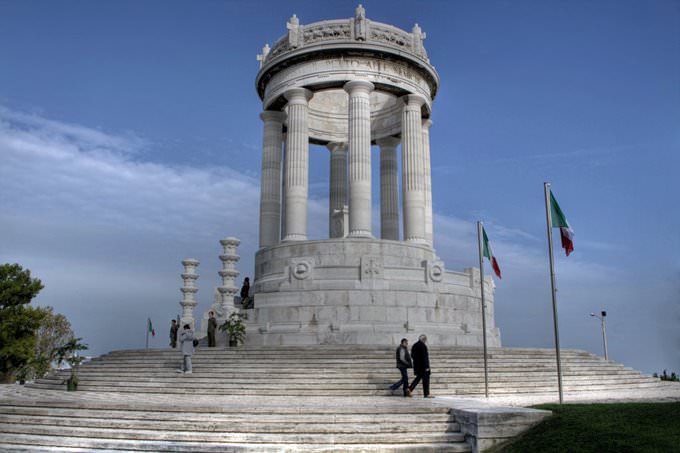Il monumento al Passetto Il monumento al Passetto