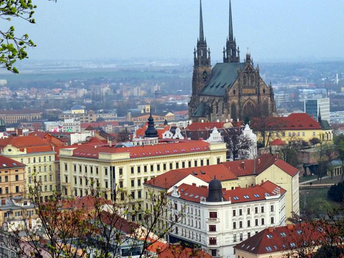 Catedral de San Pedro y Pablo vista desde el Castillo de Spilberk - Brno Catedral de San Pedro y Pablo vista desde el Castillo de Spilberk - Brno