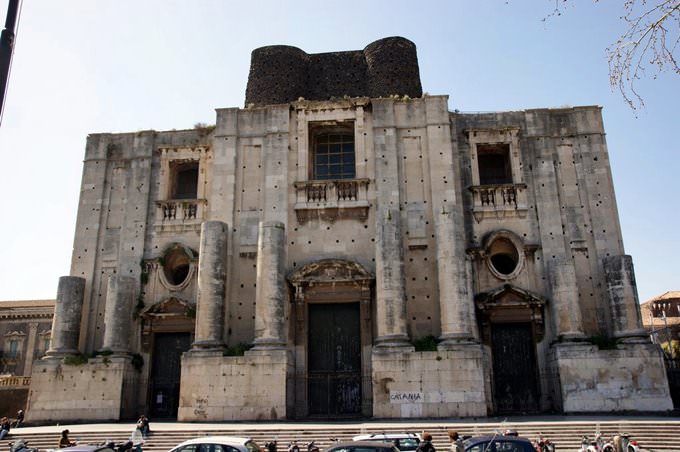 Catania, Piazza Dante, San Nicolo LArena Catania, Piazza Dante, San Nicolo LArena