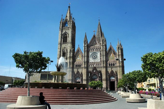Sitting in the shade, fountain, Gothic Cathedral, fountain, Guadalajara Sitting in the shade, fountain, Gothic Cathedral, fountain, Guadalajara