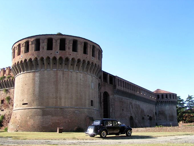 La Rocca Sforzesca di Imola (XIII secolo) La Rocca Sforzesca di Imola (XIII secolo)