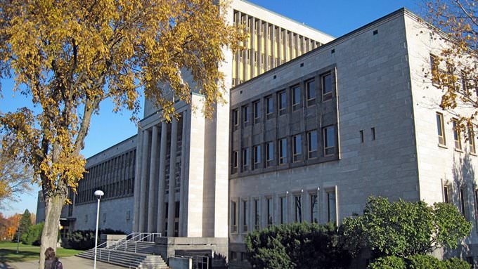 Faculté de Commerce, Univeristé Laval Faculté de Commerce, Univeristé Laval