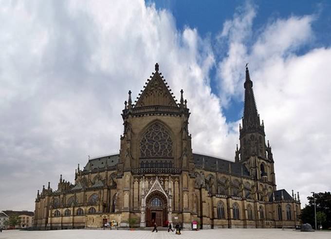Der Linzer Mariendom Der Linzer Mariendom