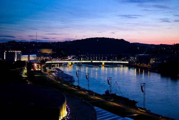Looking over Brucknerhaus and Blue Danube Looking over Brucknerhaus and Blue Danube