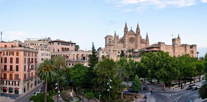 La Seu desde Plaza de la reina La Seu desde Plaza de la reina