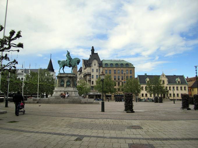 Malmo, plaza + cafes Malmo, plaza + cafes