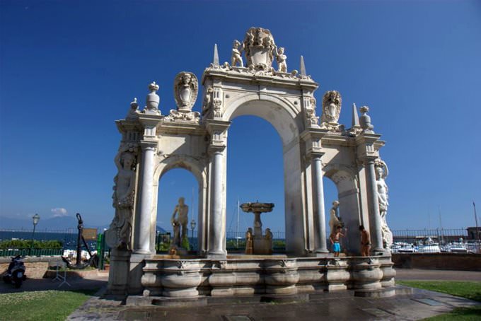Brunnen mit Kindern Brunnen mit Kindern