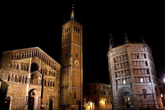 Piazza duomo by night Piazza duomo by night