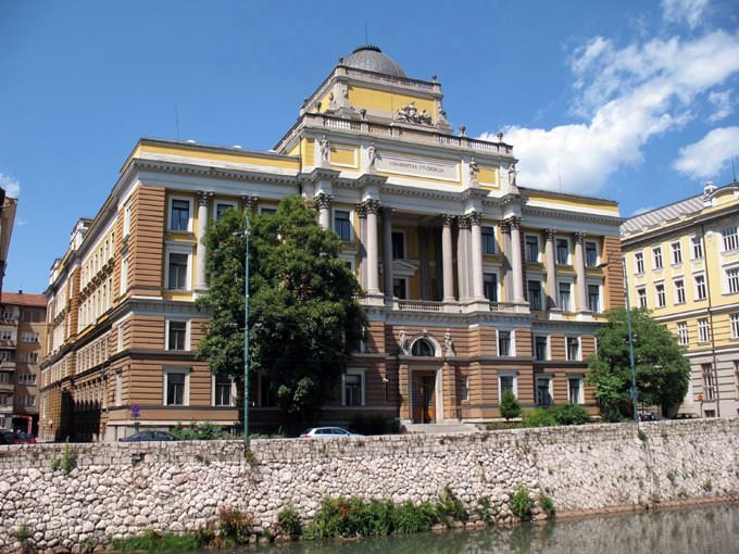 Universiteit van Sarajevo Universiteit van Sarajevo