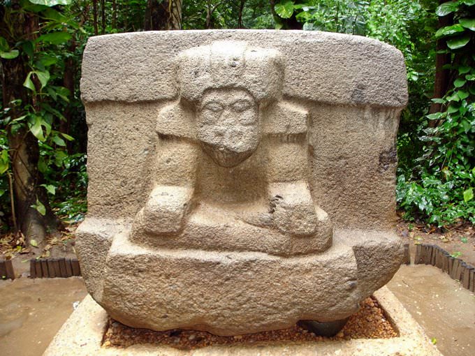 Quadrangular altar Quadrangular altar