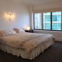 Фото 8 - President Holiday Apartments - Absolute Beachfront
