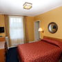 Фото 6 - James Bay Inn Hotel, Suites & Cottage