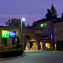 Фото 2 - Holiday Inn Express Hotel and Suites Surrey