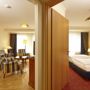 Фото 12 - Ramada Plaza Berlin City Centre Hotel & Suites