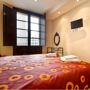 Фото 5 - Raval Suites Apartments