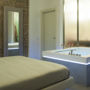 Фото 3 - Numbs Luxury Rooms & Suites