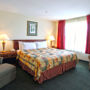 Фото 9 - Castleberry Inn & Suites