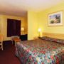 Фото 11 - Econo Lodge Inn & Suites Maingate Central