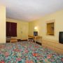 Фото 12 - Econo Lodge Inn & Suites Maingate Central