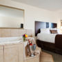 Фото 2 - Best Western Plus Seville Plaza Hotel