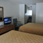 Фото 6 - Cedar Inn & Suites