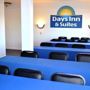 Фото 8 - Days Inn & Suites Huntington Beach