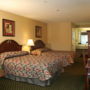 Фото 9 - Anaheim Camelot Inn & Suites