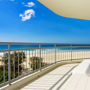 Фото 12 - Oceanside Resort - Absolute Beachfront Apartments