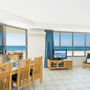 Фото 5 - Oceanside Resort - Absolute Beachfront Apartments