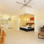 Фото 4 - Cairns Queenslander Hotel & Apartments