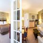 Фото 4 - Chateau Regina Hotel and Suites