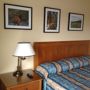 Фото 3 - Twin Pine Inn & Suites