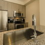 Фото 9 - Royal Stays Furnished Apartments - Square One