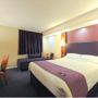 Фото 13 - Premier Inn Manchester Airport (Heald Green)