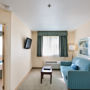 Фото 13 - Comfort Suites Seven Mile Beach and Resort