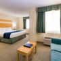 Фото 6 - Comfort Suites Seven Mile Beach and Resort