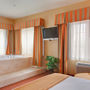 Фото 9 - Holiday Inn Express Hotel & Suites Corona