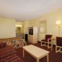 Фото 13 - Econo Lodge Inn & Suites Maingate Central