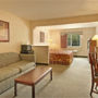 Фото 6 - Ramada Hotel & Suites Glendale Heights