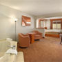 Фото 9 - Ramada Hotel & Suites Glendale Heights