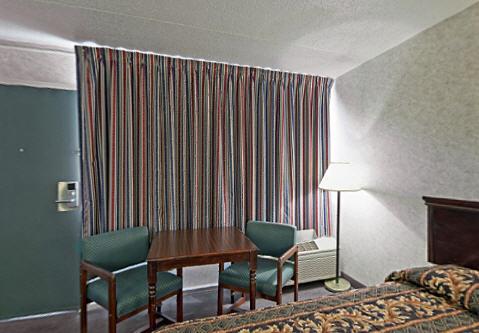 Фото 4 - America s Best Value Inn & Suites - Memphis/Graceland