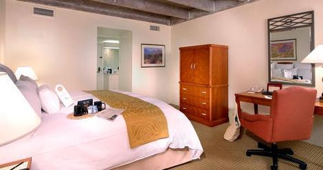 Фото 2 - Scottsdale Cottonwoods Resort & Suites