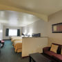 Фото 9 - Comfort Suites Portland Airport