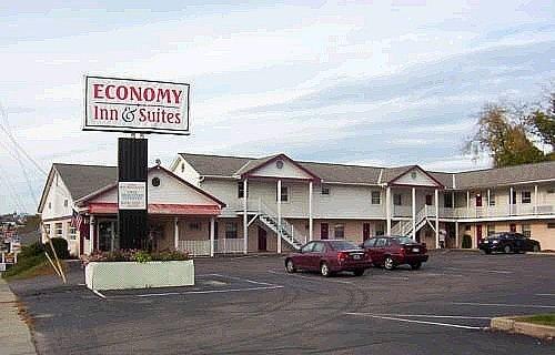 Фото 1 - Economy Inn & Suites