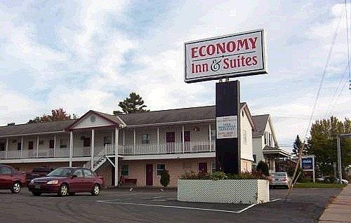 Фото 2 - Economy Inn & Suites