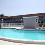 Фото 3 - Destin Inn & Suites