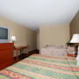 Фото 5 - Econo Lodge Inn & Suites