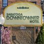 Фото 3 - Saratoga Downtowner Motel