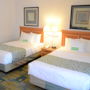 Фото 4 - La Quinta Inn and Suites Houston Bush IAH South