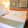 Фото 8 - La Quinta Inn and Suites Houston Bush IAH South